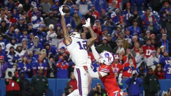 New York Giants tight end Darren Waller (12) goes up over Buffalo Bills cornerback Taron Johnson (7) but can t make the catch on the last play of the game the would have won the game for New York. Instead the Bills held on to win 14-9.